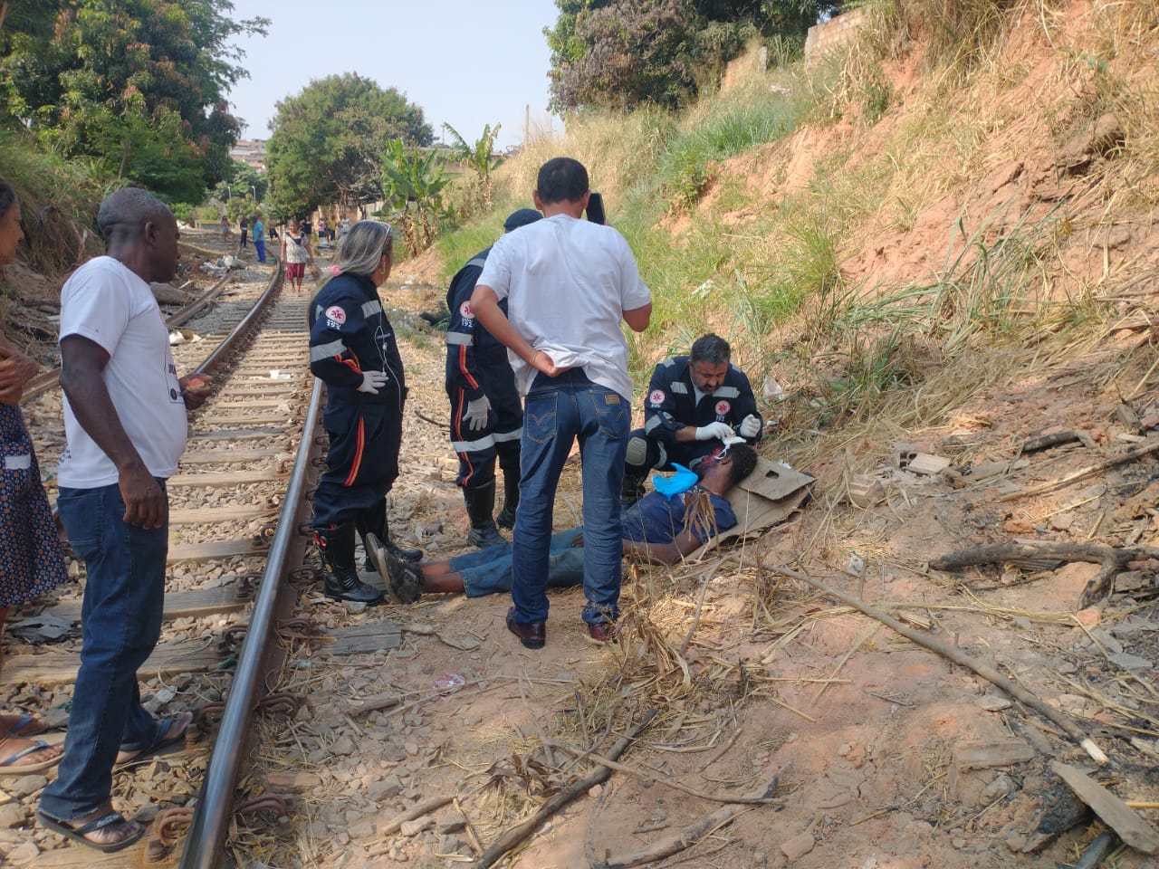 TREM ATROPELA UM HOMEM DE 32 ANOS NO BAIRRO BETIM INDUSTRIAL