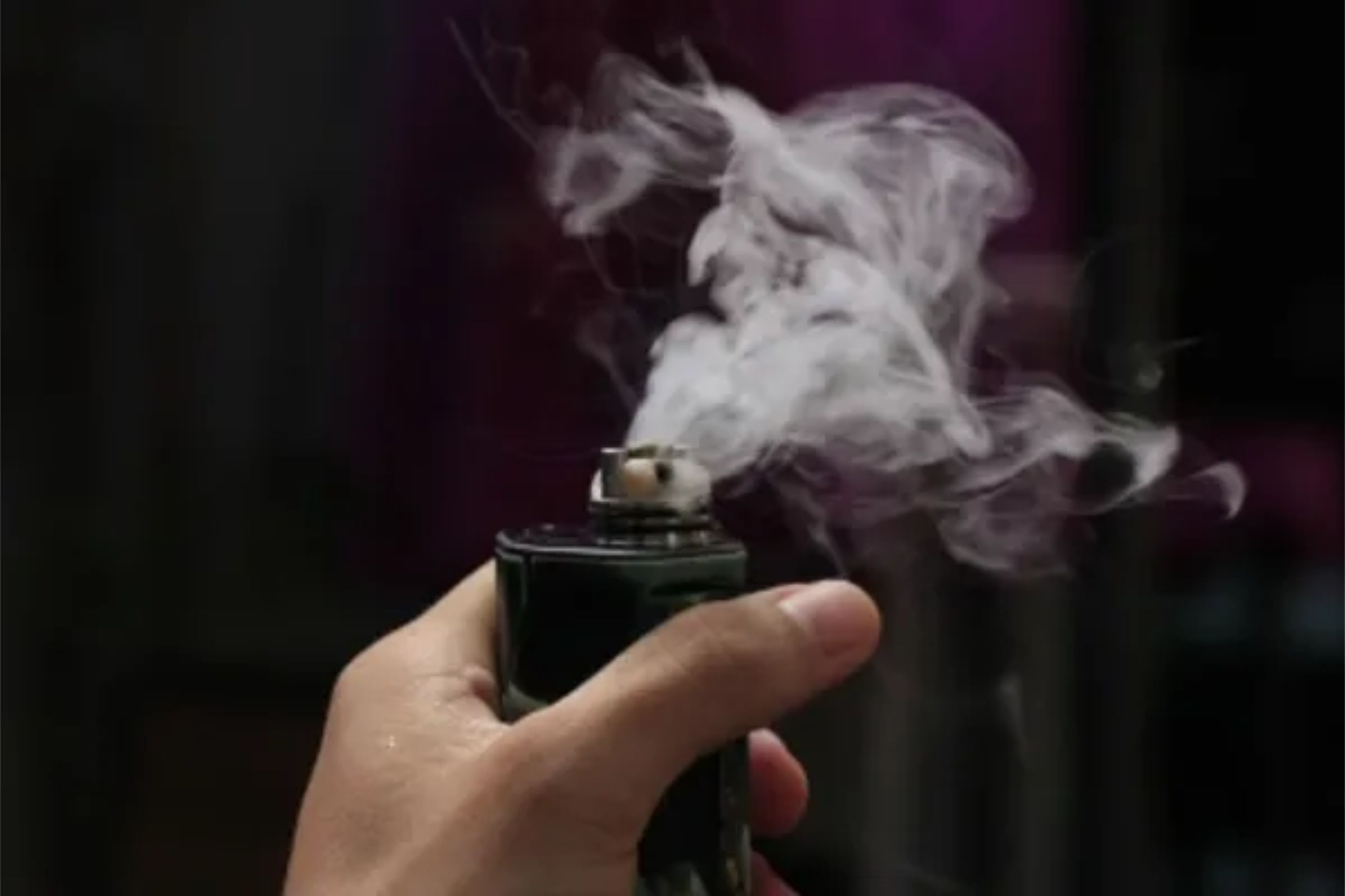 MENINO DE 16 ANOS SOFRE COLAPSOS NOS PULMÕES POR FAZER USO EXCESSIVO DE VAPE