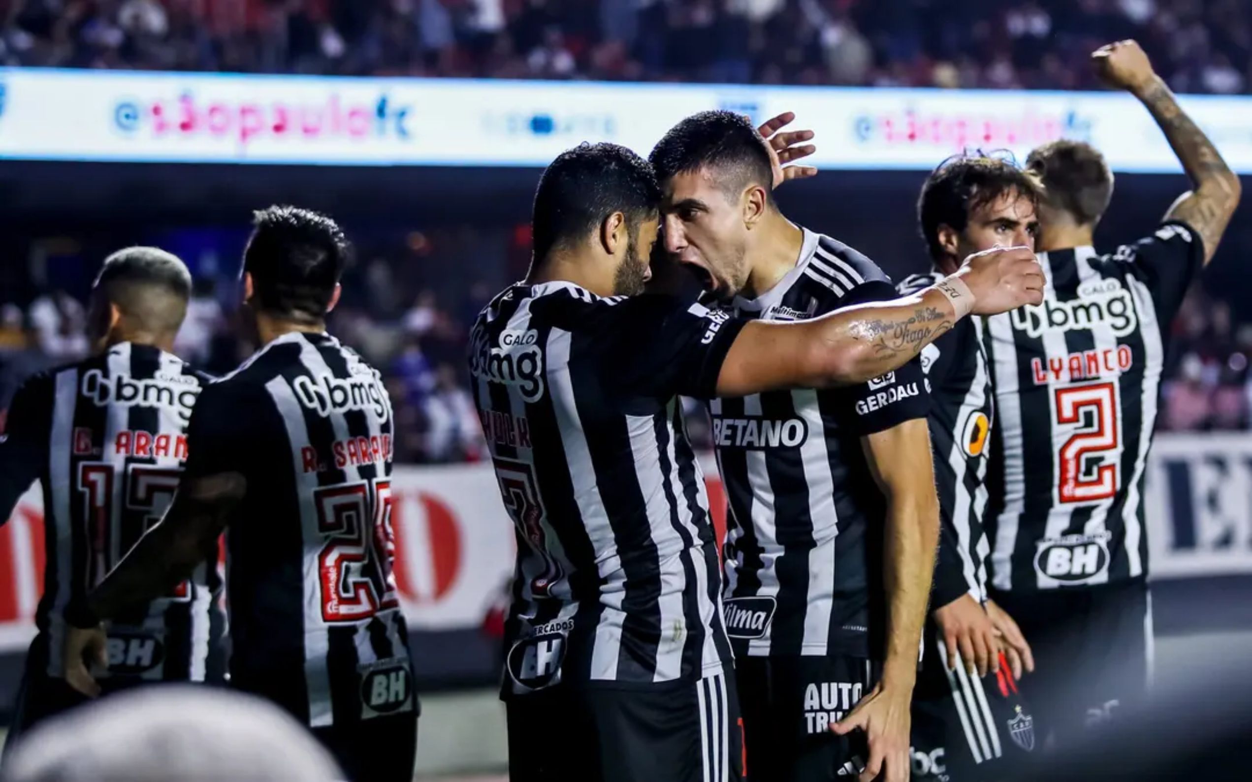 ATLÉTICO-MG VENCE SÃO PAULO NO FIM E  AVANÇA NA COPA DO BRASIL