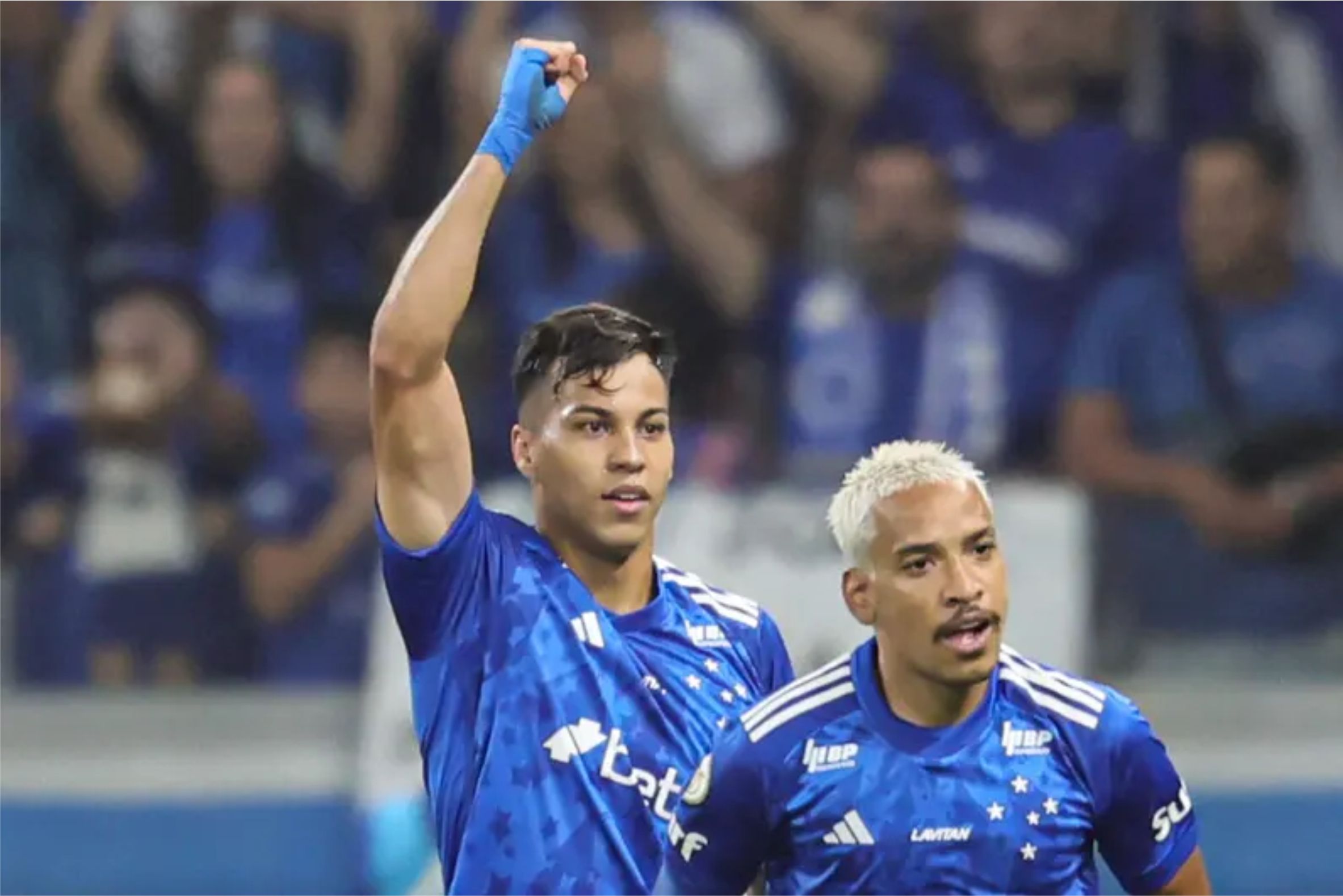 CRUZEIRO VOLTA A VENCER NO BRASILEIRÃO CONTRA O CRICIÚMA POR 2X1