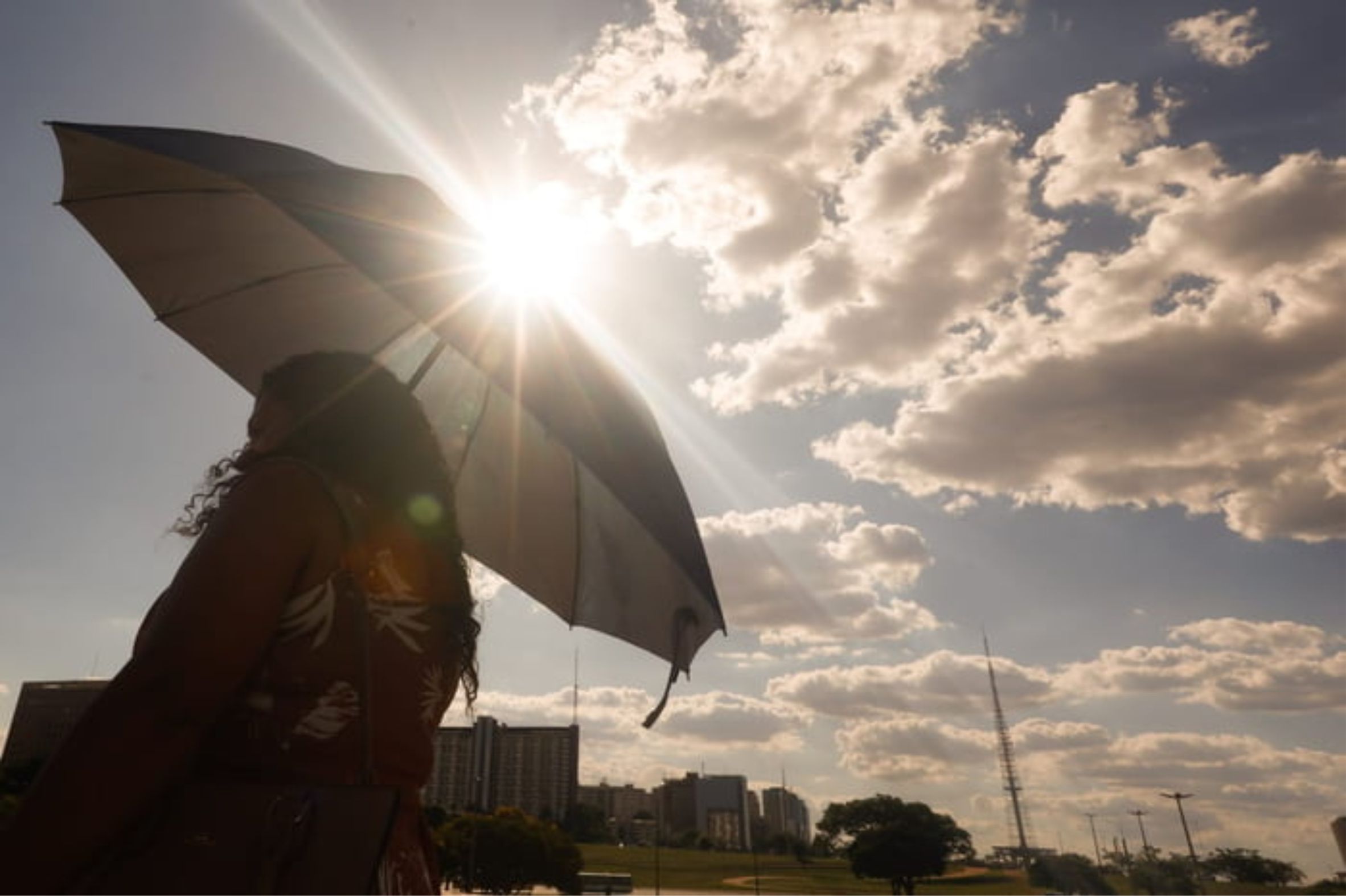 OUTUBRO SERÁ UM MÊS MISTO ENTRE CHUVAS E CALOR ACIMA DA MÉDIA