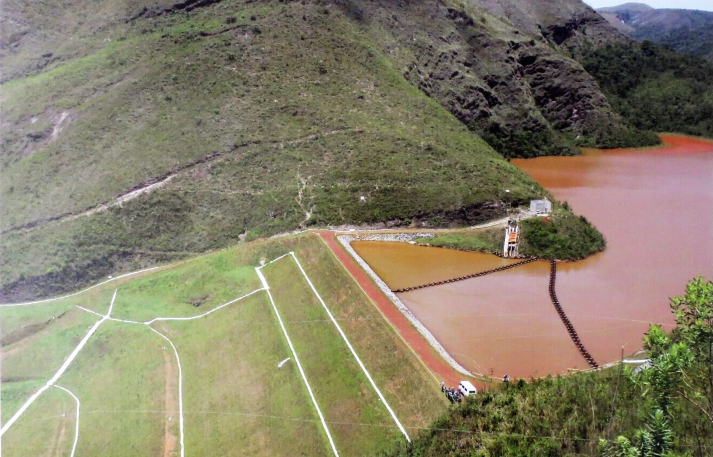 VALE ENCONTRA RACHADURAS DURANTE INSPEÇÃO  EM BARRAGEM DE OURO PRETO