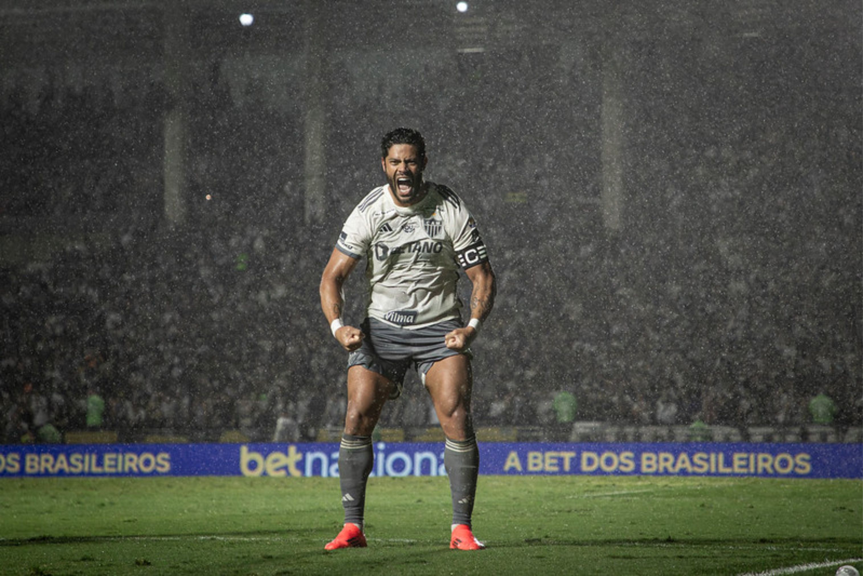 HULK EMPATA PARA O ATLÉTICO COM GOLAÇO EM CIMA  DO VASCO E VAI A FINAL DA COPA DO BRASIL